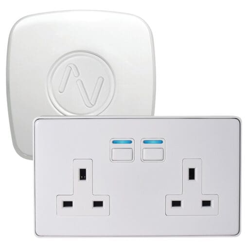 LightwaveRF Smart Series Power Generation 2 Starter Kit - White Metal 620956